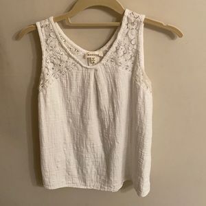 White monteau sleeveless blouse with lace